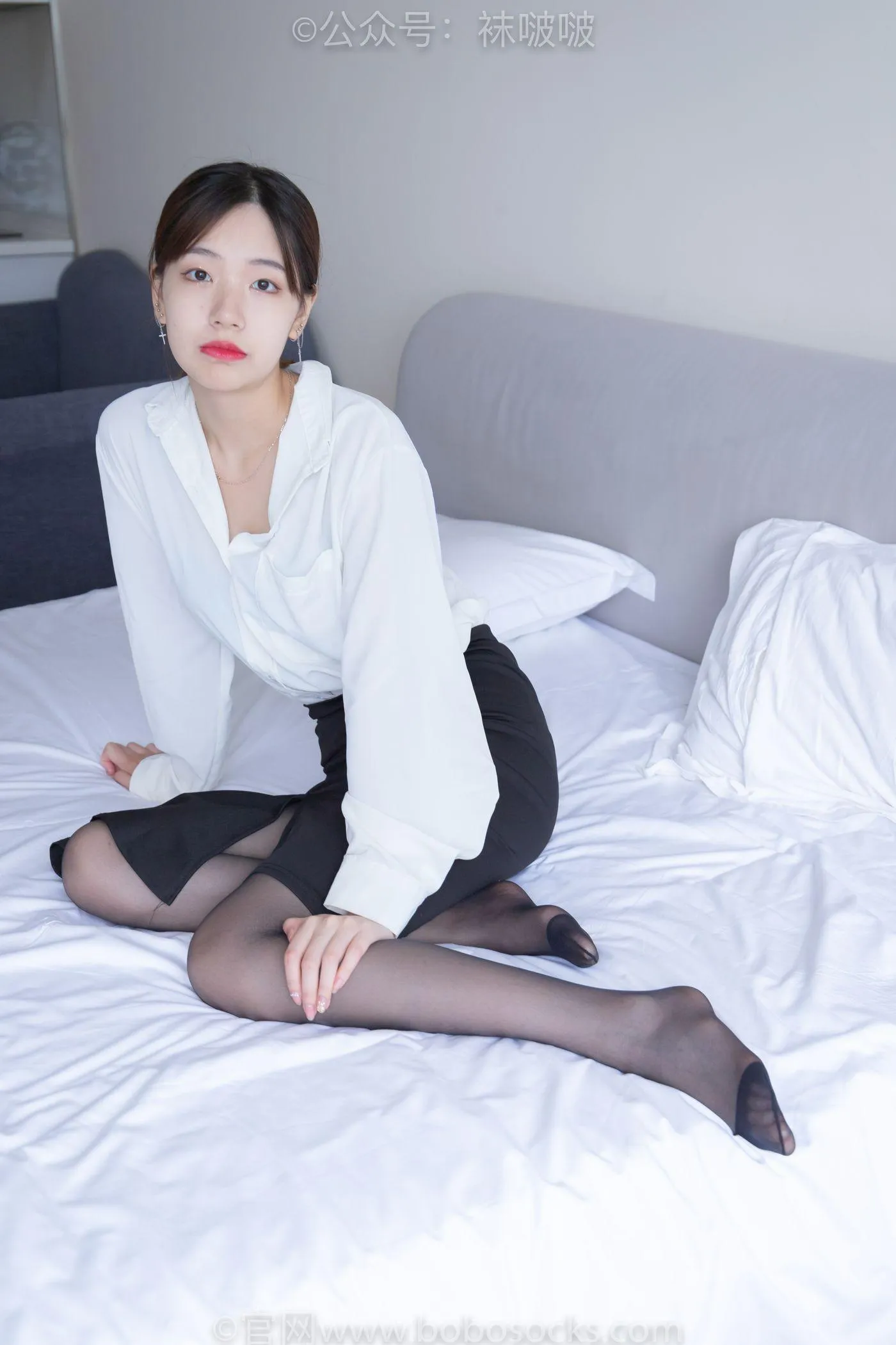 [BoBoSocks袜啵啵]NO.017 小甜豆-OL制服、高跟鞋、黑丝 [131P]插图2